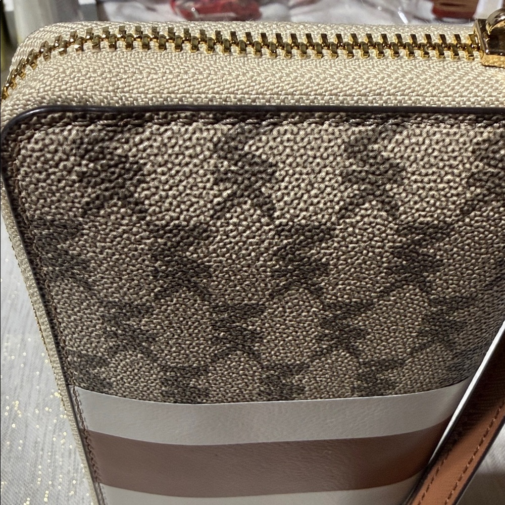 NWOT MICHAEL KORS WALLET - Picture 12 of 12